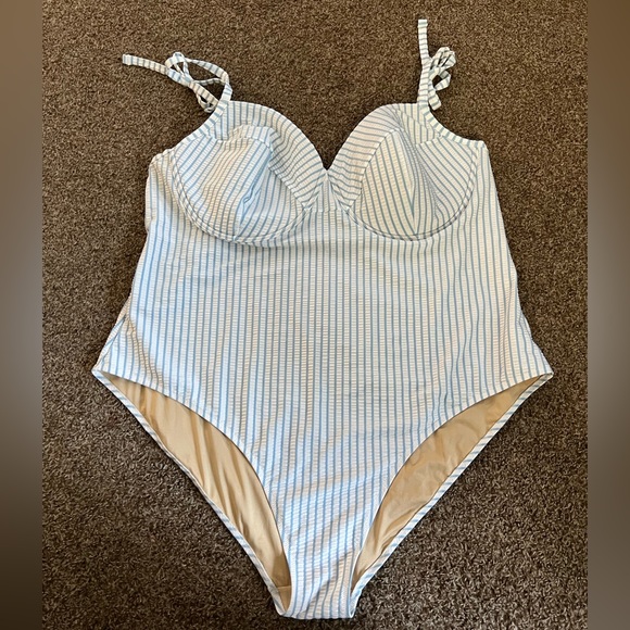 Striped bathing suit with Cups - Picture 1 of 2